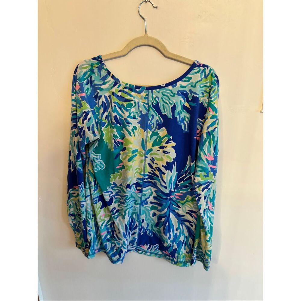 Lilly Pulitzer Luxletic Treena V-Neck Active Tee Size M Wade and Sea Print - Picture 8 of 8